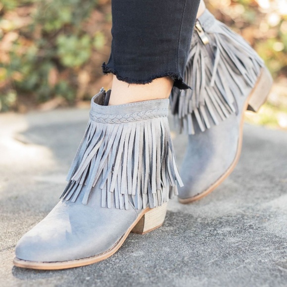 Fringe Ankle Booties size 9s but fit like 8.5. They are great but didn’t fit. - Picture 2 of 4